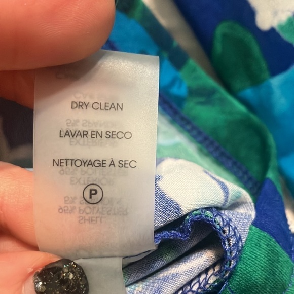 Calvin Klein Petite Small Floral 3/4 Sleeved Top With Key Hole Neckline - Picture 4 of 7